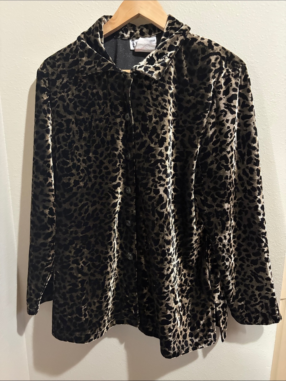 Burke Avenue Leopard Velvet Button-Front Top- Black & Tan (size large)